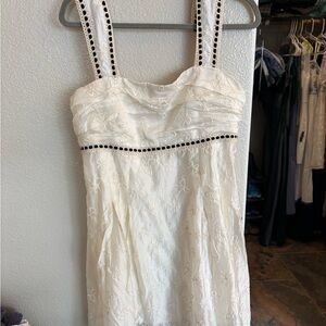 Elegant White Sleeveless Dress